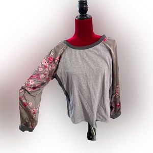 Women’s Chico top size 2